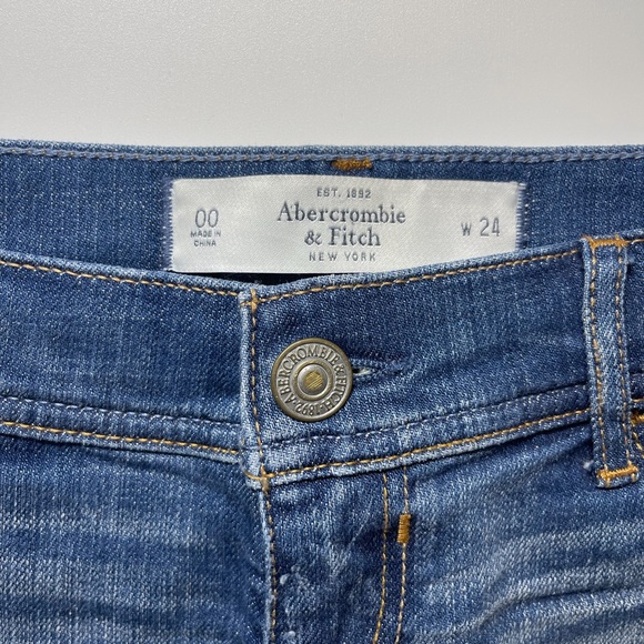 Abercrombie & Fitch distressed cutoff jean shorts, 00 - Picture 3 of 4